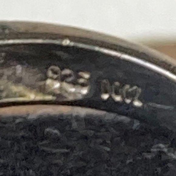 Striking HVE pink CZ and small CZ gems in sterling silver setting ring - Picture 8 of 12